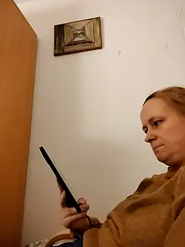 Snapshot of She-devilx chatting on February 5, 2025, 9:18 pm She-devilx online show from February 5, 2025, 9:18 pm