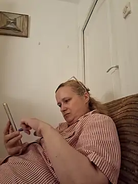 Snapshot of She-devilx chatting on September 12, 2025, 7:14 pm She-devilx online show from September 12, 2025, 7:14 pm