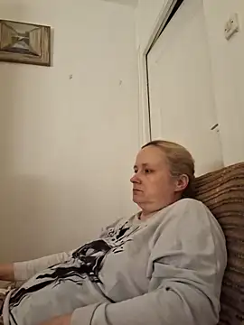 Snapshot of She-devilx chatting on September 13, 2025, 9:03 pm She-devilx online show from September 13, 2025, 9:03 pm