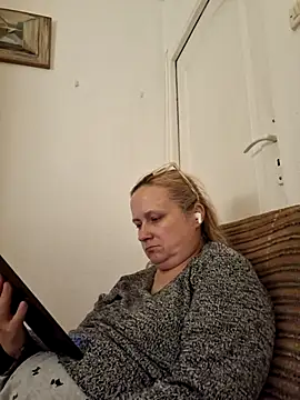 Snapshot of She-devilx chatting on September 18, 2025, 9:06 pm She-devilx online show from September 18, 2025, 9:06 pm