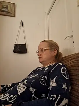 Snapshot of She-devilx chatting on September 21, 2025, 9:05 pm She-devilx online show from September 21, 2025, 9:05 pm