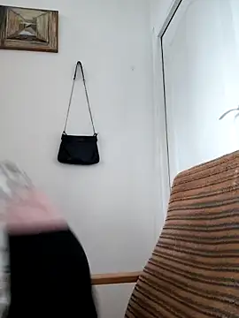 Snapshot of She-devilx chatting on October 4, 2025, 1:42 pm She-devilx online show from October 4, 2025, 1:42 pm