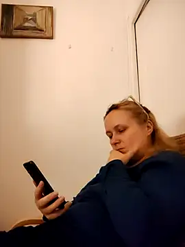 Snapshot of She-devilx chatting on October 9, 2025, 9:02 pm She-devilx online show from October 9, 2025, 9:02 pm