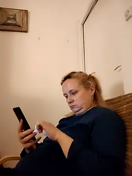 Snapshot of She-devilx chatting on October 22, 2025, 10:31 pm She-devilx online show from October 22, 2025, 10:31 pm