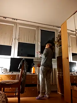 Snapshot of She-devilx chatting on October 28, 2025, 9:28 pm She-devilx online show from October 28, 2025, 9:28 pm