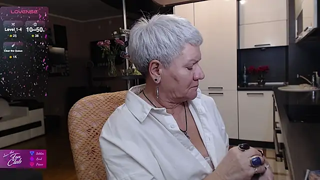 roxana brooks online show from November 18, 2025, 2:43 pm