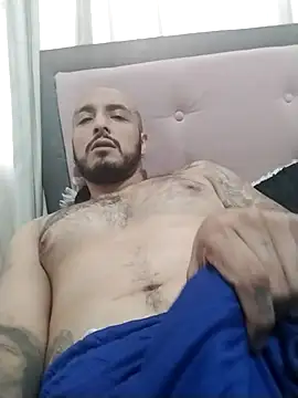 KenllyH online show from December 1, 2024, 10:32 pm