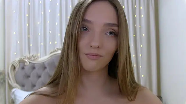 VirginieCruz online show from February 9, 2025, 10:32 pm