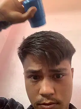 Hullax online show from November 5, 2025, 9:31 am