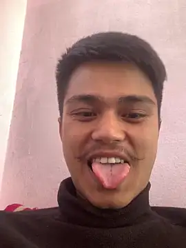 Hullax online show from December 14, 2025, 4:40 am