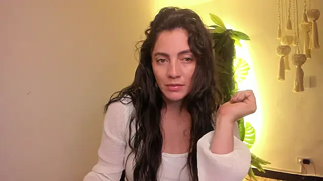 Snapshot of Mala_Bad chatting on January 3, 2025, 1:47 pm Mala Bad online show from January 3, 2025, 1:47 pm