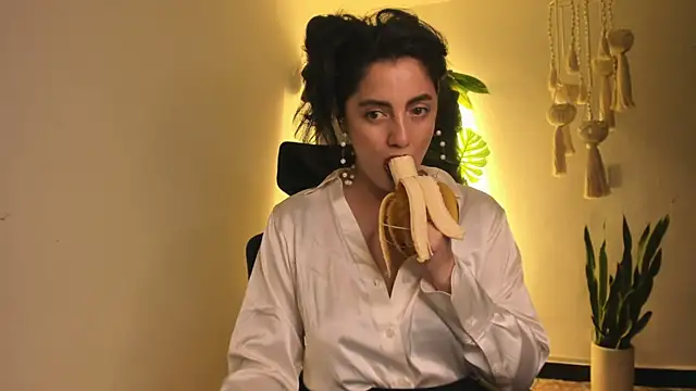 Snapshot of Mala_Bad chatting on February 11, 2025, 4:13 pm Mala Bad online show from February 11, 2025, 4:13 pm