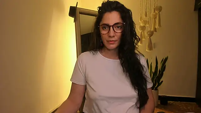 Snapshot of Mala_Bad chatting on February 25, 2025, 1:06 pm Mala Bad online show from February 25, 2025, 1:06 pm