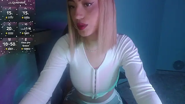 Snapshot of Sophi-tayson chatting on January 11, 2025, 2:20 am Sophi-tayson online show from January 11, 2025, 2:20 am