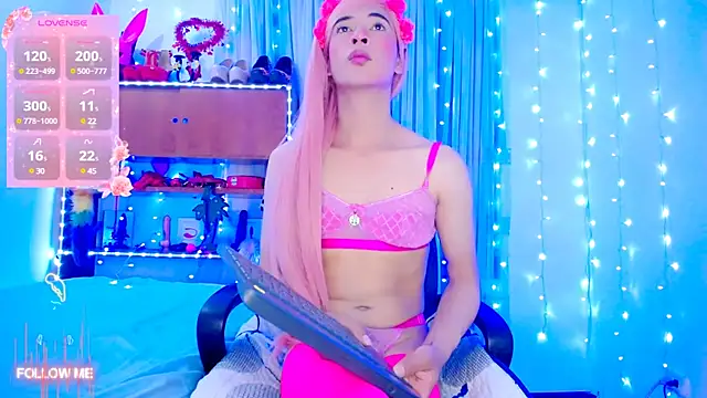 Snapshot of Aleexx___ chatting on February 14, 2025, 2:12 pm Aleexx online show from February 14, 2025, 2:12 pm