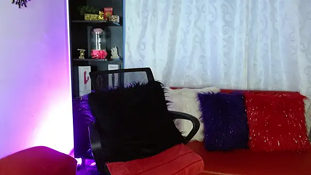 Snapshot of Karina_Yang chatting on January 15, 2025, 4:43 pm Karina Yang online show from January 15, 2025, 4:43 pm