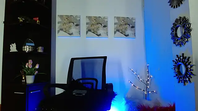 Snapshot of Karina_Yang chatting on February 16, 2025, 6:32 pm Karina Yang online show from February 16, 2025, 6:32 pm