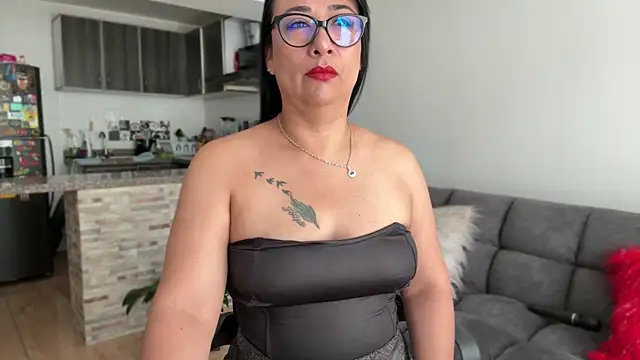 Snapshot of Karina_Yang chatting on April 25, 2026, 2:47 pm Karina Yang online show from April 25, 2026, 2:47 pm