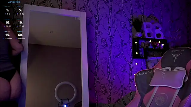 Snapshot of Moon_Valkyrie chatting on February 6, 2025, 12:22 am Moon Valkyrie online show from February 6, 2025, 12:22 am