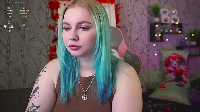 Snapshot of Moon_Valkyrie chatting on October 1, 2025, 9:59 am Moon Valkyrie online show from October 1, 2025, 9:59 am