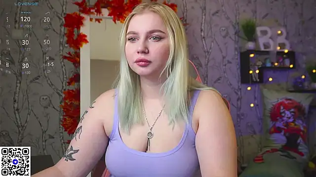 Snapshot of Moon_Valkyrie chatting on October 17, 2025, 9:56 am Moon Valkyrie online show from October 17, 2025, 9:56 am