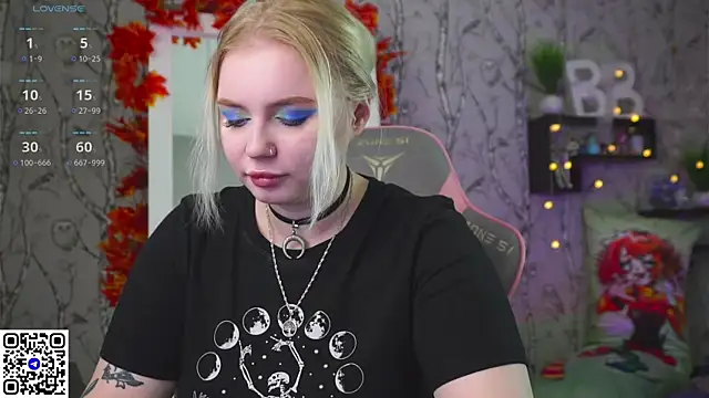 Snapshot of Moon_Valkyrie chatting on October 24, 2025, 8:55 am Moon Valkyrie online show from October 24, 2025, 8:55 am