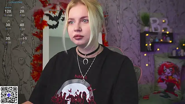 Snapshot of Moon_Valkyrie chatting on October 30, 2025, 11:33 am Moon Valkyrie online show from October 30, 2025, 11:33 am