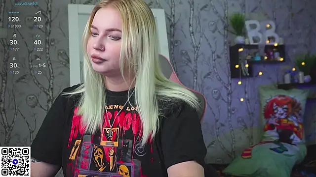 Snapshot of Moon_Valkyrie chatting on December 16, 2025, 9:03 am Moon Valkyrie online show from December 16, 2025, 9:03 am