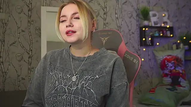 Snapshot of Moon_Valkyrie chatting on February 27, 2026, 9:53 am Moon Valkyrie online show from February 27, 2026, 9:53 am