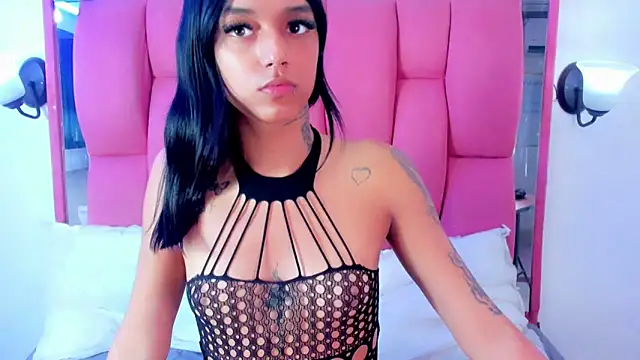 XXVIOLETTAXX online show from December 18, 2024, 5:00 pm