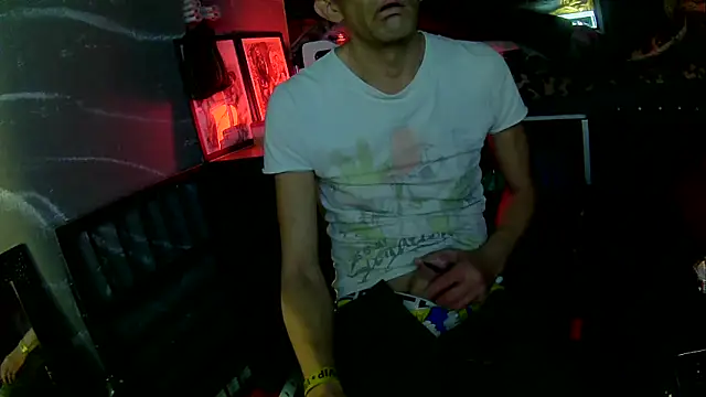 Snapshot of thingsbums chatting on April 4, 2026, 11:57 pm thingsbums online show from April 4, 2026, 11:57 pm