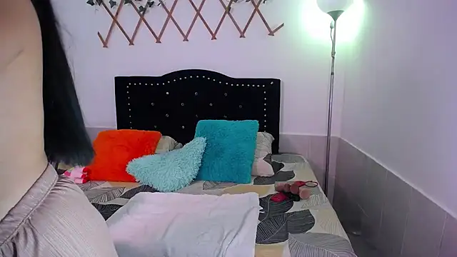 naughty girl 4u online show from November 24, 2025, 4:18 pm