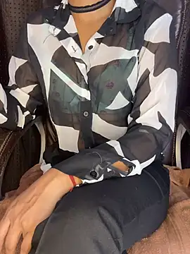 Snapshot of SCHOOL_Girl_0 chatting on December 8, 2024, 4:18 pm SCHOOL Girl 0 online show from December 8, 2024, 4:18 pm