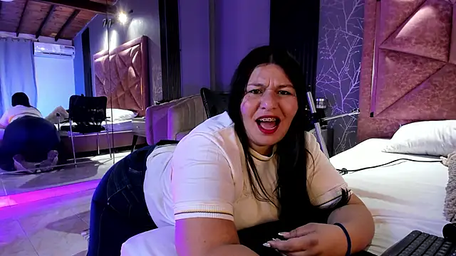 Amanda-Cruz online show from September 10, 2025, 1:38 am