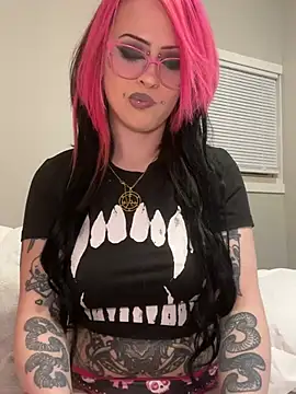 Snapshot of MissRomero chatting on January 12, 2025, 2:14 am MissRomero online show from January 12, 2025, 2:14 am