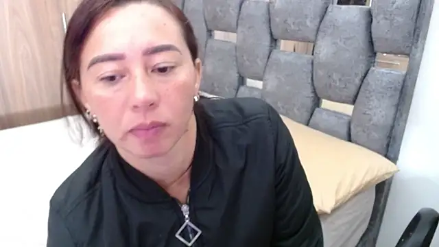 sara hott 1 online show from March 21, 2025, 12:39 pm