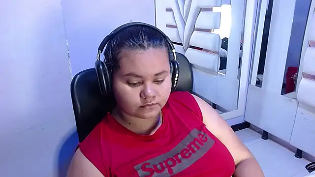 ValenTitis online show from October 21, 2025, 8:42 pm