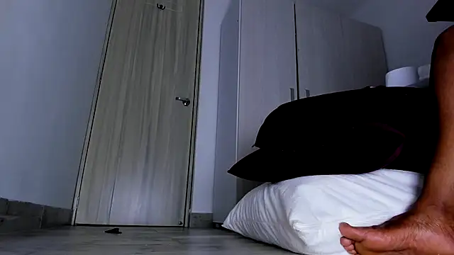 Skarleth69 online show from November 13, 2025, 2:21 am