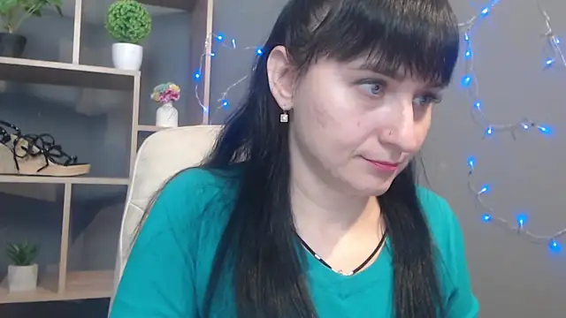 NinaFlawlees online show from November 22, 2025, 12:37 pm