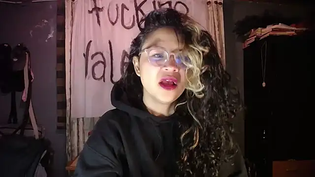 Hathorlove online show from February 18, 2026, 7:04 am