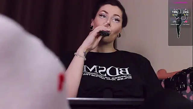 Luna Blake online show from February 6, 2025, 4:14 pm