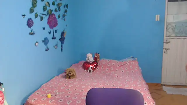 Snapshot of milfeddy_ chatting on December 7, 2024, 12:08 am milfeddy online show from December 7, 2024, 12:08 am