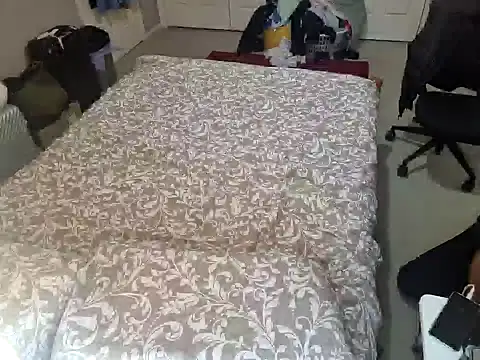 Snapshot of AmGuy23 chatting on February 12, 2025, 12:48 am AmGuy23 online show from February 12, 2025, 12:48 am