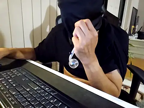 Snapshot of AmGuy23 chatting on March 5, 2025, 3:51 pm AmGuy23 online show from March 5, 2025, 3:51 pm