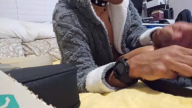 Snapshot of AmGuy23 chatting on November 9, 2025, 10:13 am AmGuy23 online show from November 9, 2025, 10:13 am