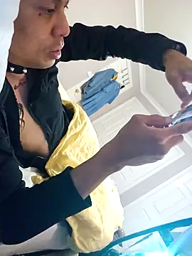 Snapshot of AmGuy23 chatting on November 12, 2025, 11:43 am AmGuy23 online show from November 12, 2025, 11:43 am