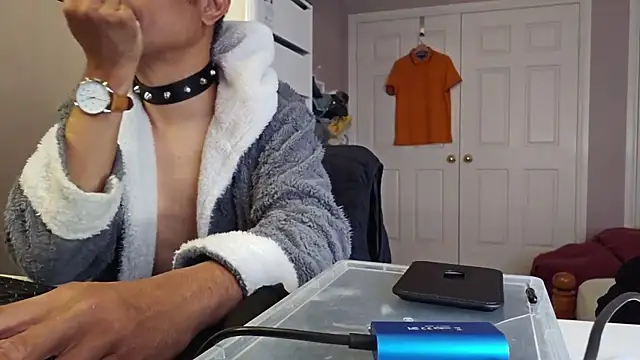 Snapshot of AmGuy23 chatting on November 18, 2025, 8:35 pm AmGuy23 online show from November 18, 2025, 8:35 pm