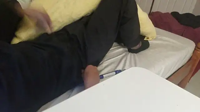 Snapshot of AmGuy23 chatting on November 24, 2025, 5:23 pm AmGuy23 online show from November 24, 2025, 5:23 pm