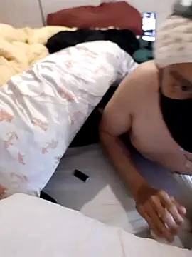 Snapshot of AmGuy23 chatting on December 2, 2025, 4:02 pm AmGuy23 online show from December 2, 2025, 4:02 pm