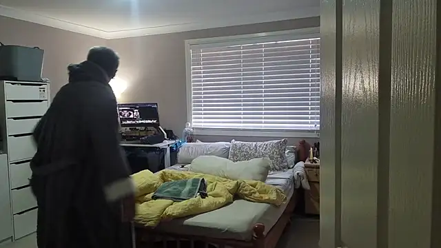 Snapshot of AmGuy23 chatting on December 4, 2025, 9:01 pm AmGuy23 online show from December 4, 2025, 9:01 pm